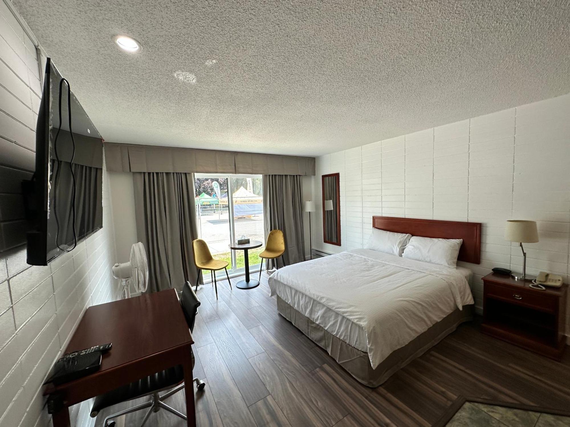 August Jack Motel
